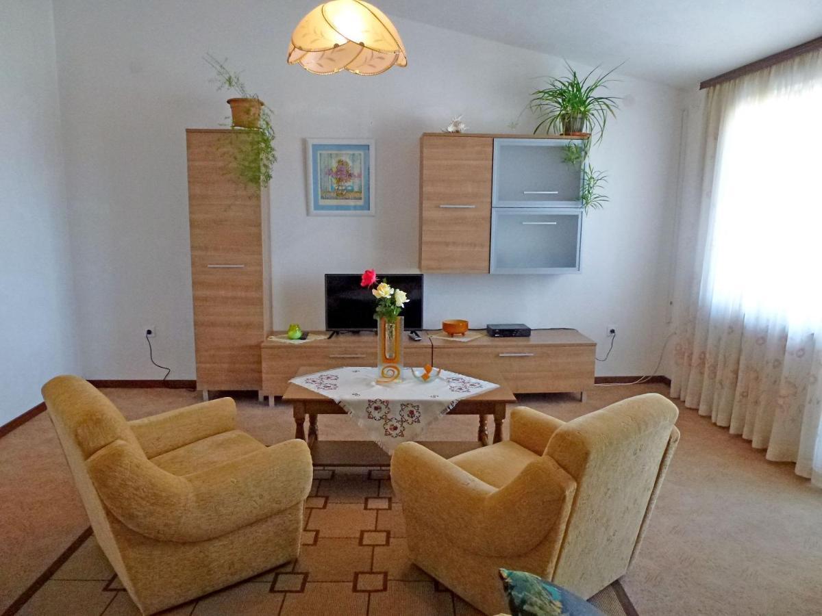 Apartment Milica Njivice Exterior photo